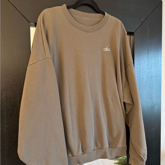 Alo Accolade Sweatshirt - Picture 5 of 8